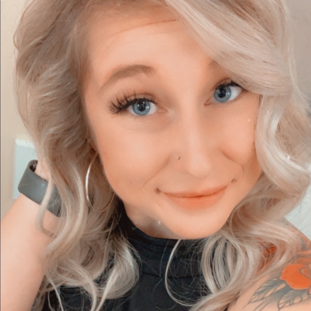 Meet your Posher, Danielle